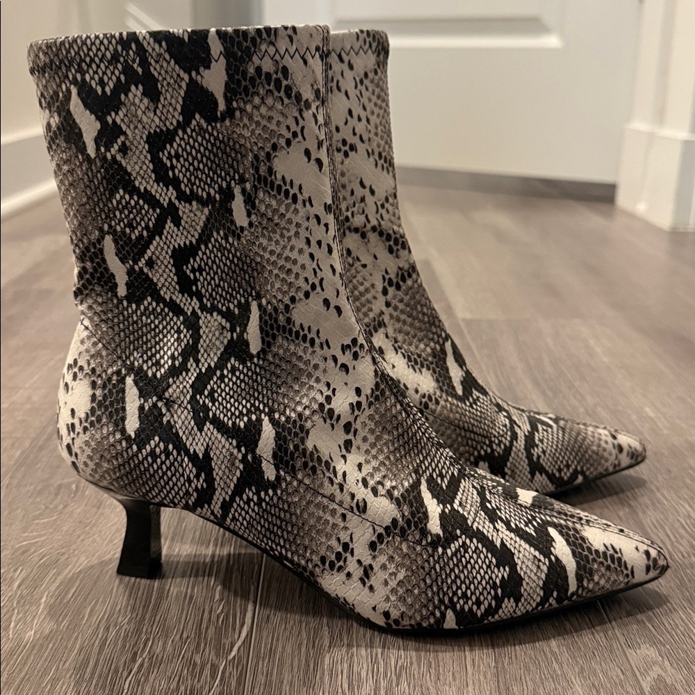 Posh Abound Faux Snakeskin Ankle Booties | Size 6.5 | Never Worn - Picture 5 of 8